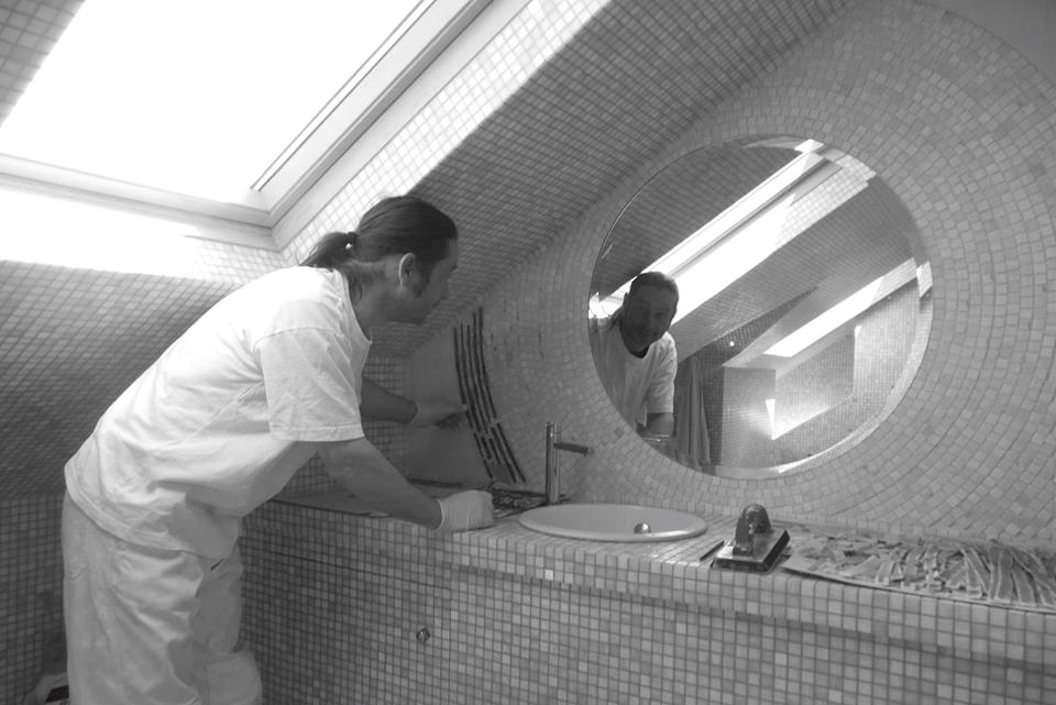 Preparation (highly important) and installation without cutting the mosaic... Except in andamento!